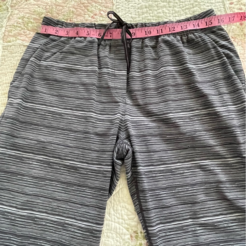 Lululemon Jet Crop Pants Gray Stripes Drawstrings 2 Side Pockets Women Size 8 - Picture 4 of 11